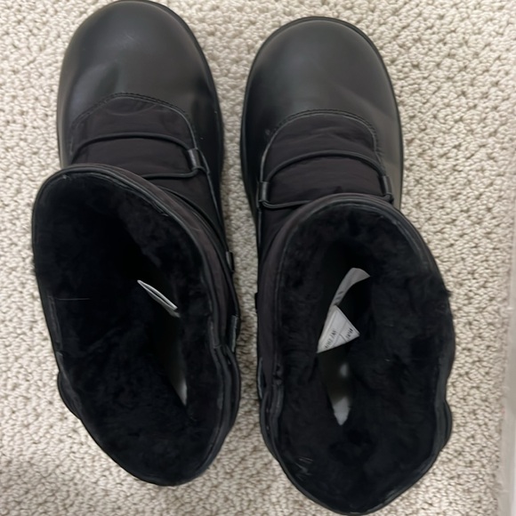 Australian Luxe snowboots - Picture 2 of 3